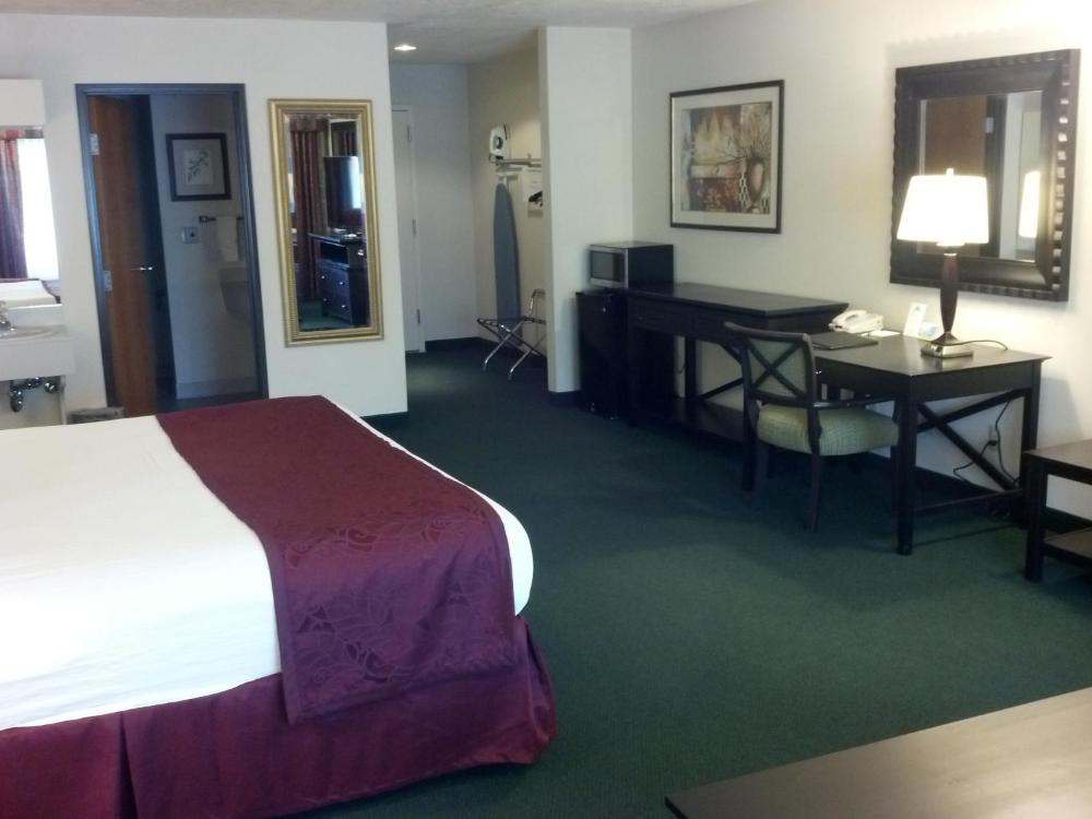 King Room - Non-Smoking interior