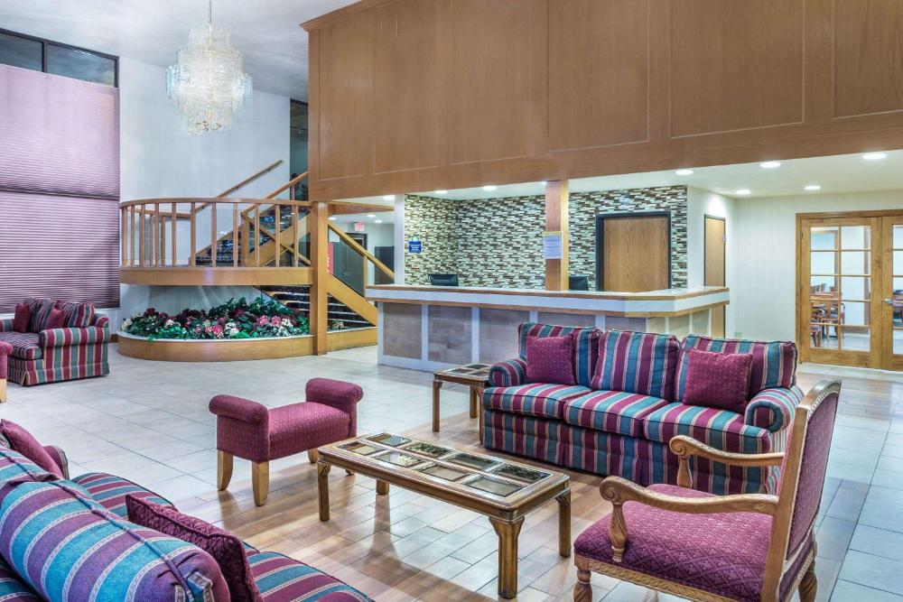 Days Inn & Suites by Wyndham Logan